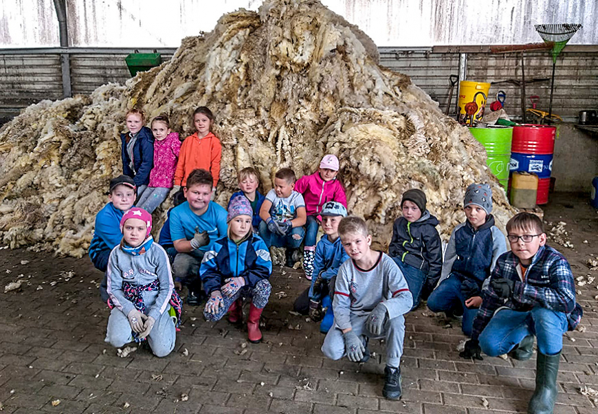Rudens darbi un svētki Lādezera pamatskolā