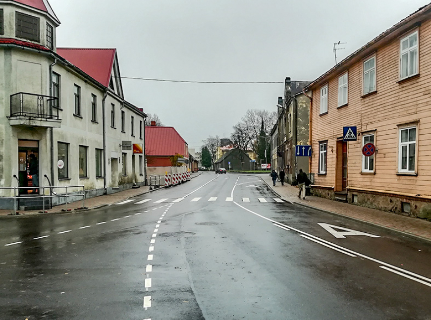 Cēsu ielā Limbažos pieturvietas dēļ būs divas braucamās joslas