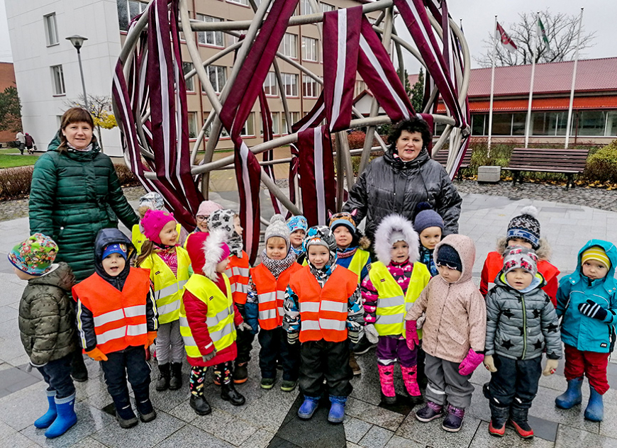 Svinības rīkoja arī «Kāpēcītī»