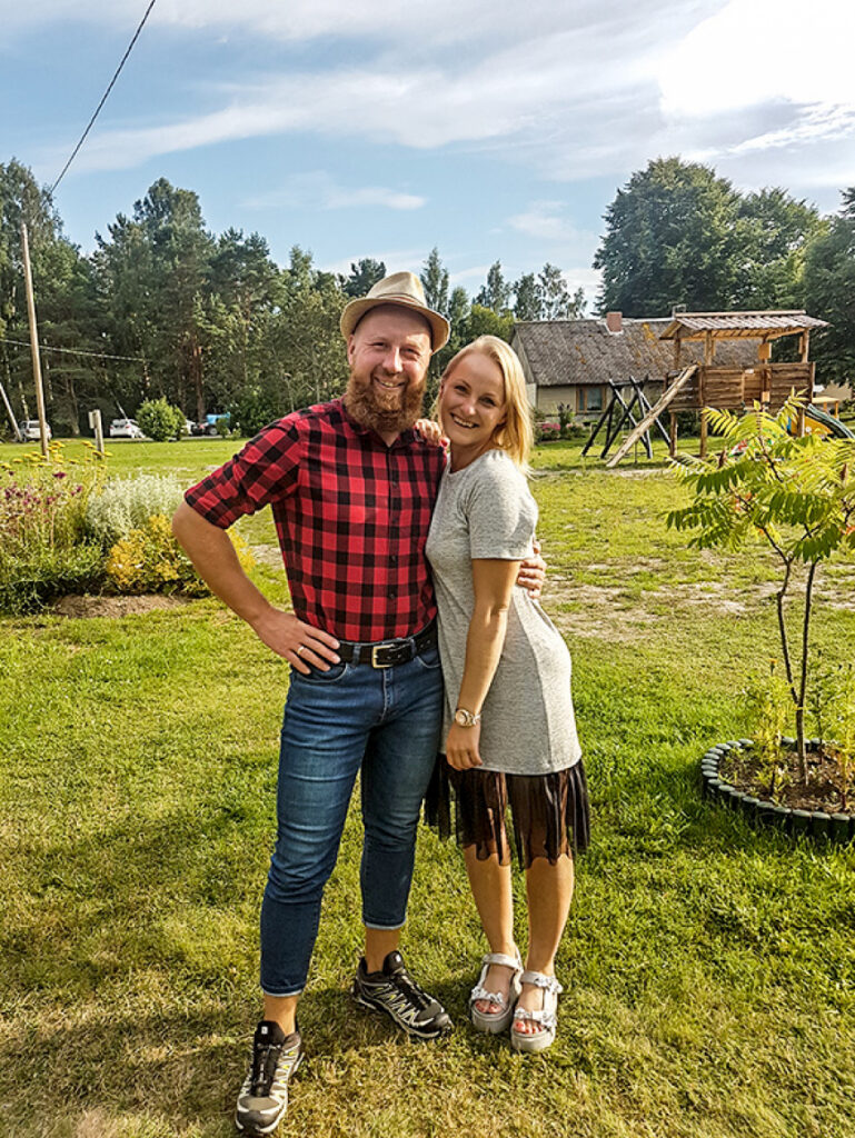 Lēdurdziete Sintija ar «Lauku sētas» rūdījumu