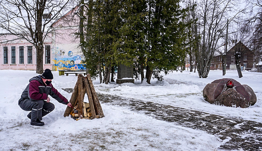 Atmiņu ugunis sildīja arī Staicelē un Alojā