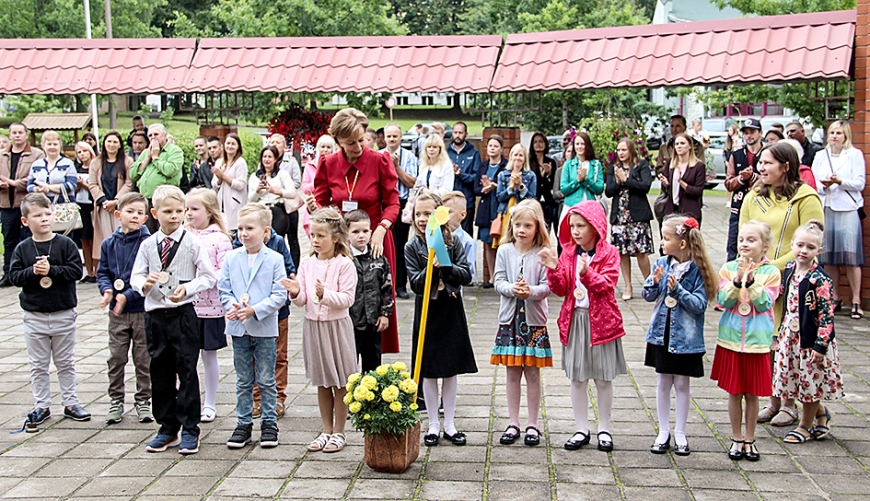 12. klasēm trīs obligāti eksāmeni, devītklasniekiem – monitoringa darbs