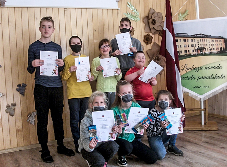 Mūsu skolēni konkursā «Daba mums apkārt. Pļava 15»