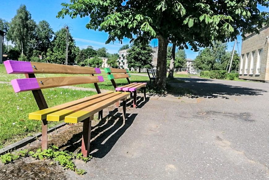 Alojā nolūzušais ozols pārtop soliņos