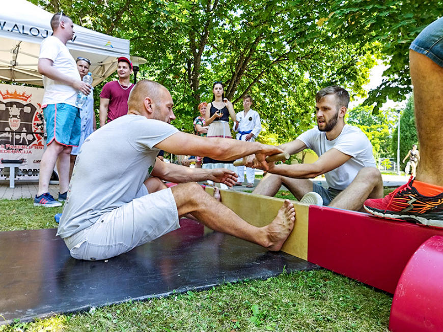 Alojā aizvadīta Ģimeņu sporta diena