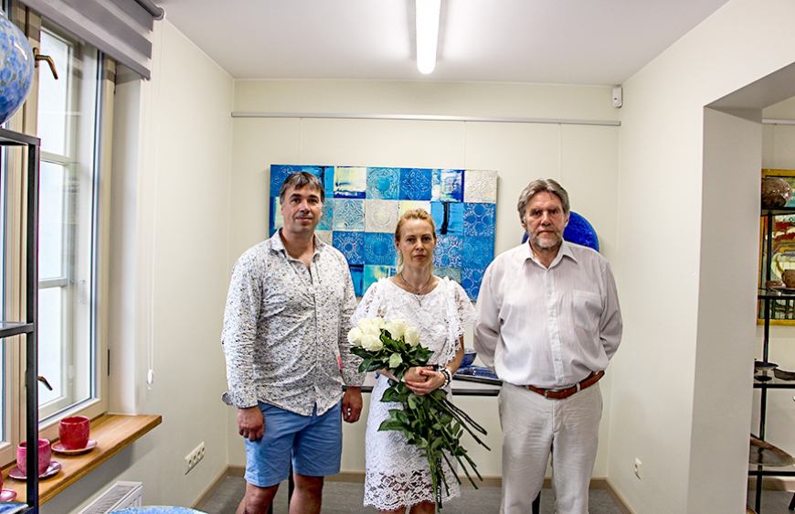Ar izstādi atklāj mākslas galeriju “Ābele” Limbažos