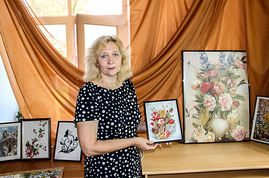 Rokdarbniece ar dzejnieces talantu