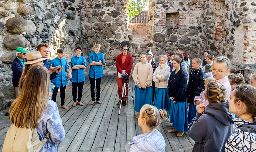 «Eži» un «Pogas» filmējās svētku koncertstāstam