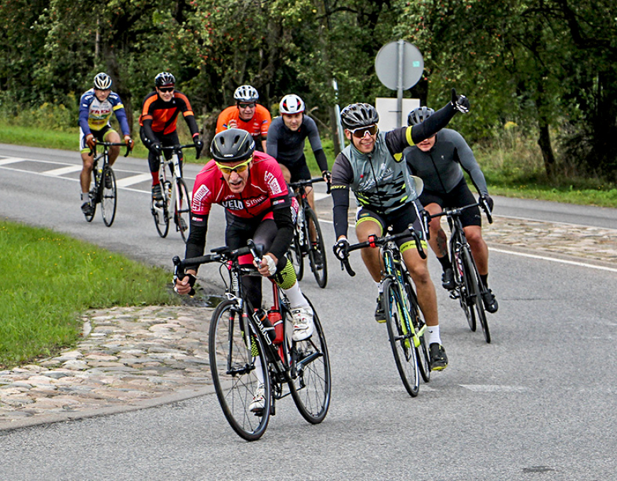 Limbažnieki radīja velobrauciena dalībniekiem svētku sajūtu