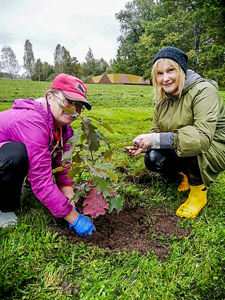 Vidrižu uzņēmēja apņēmusies Latvijas dabai dot tūkstoš ozolu