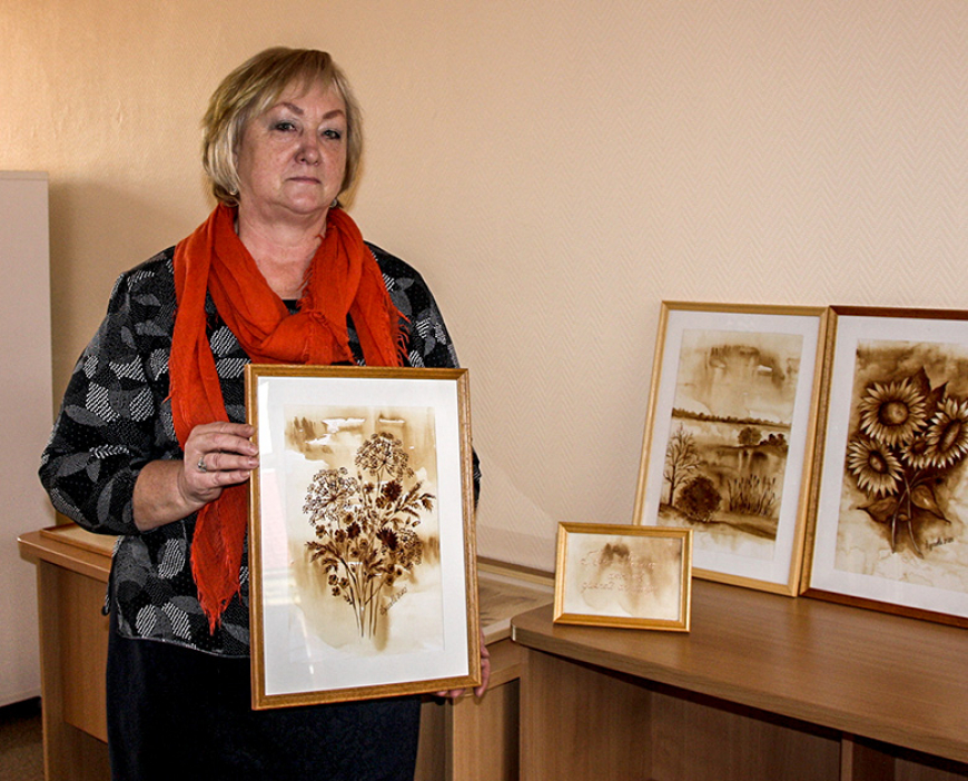 Bērnu literatūras centrā skatāmas Ilzes Šteinas kafijas gleznas