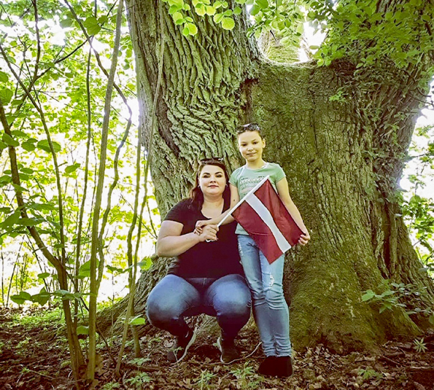 «Spēkozola» dižkoku fotokonkursā sumina jelgavnieces