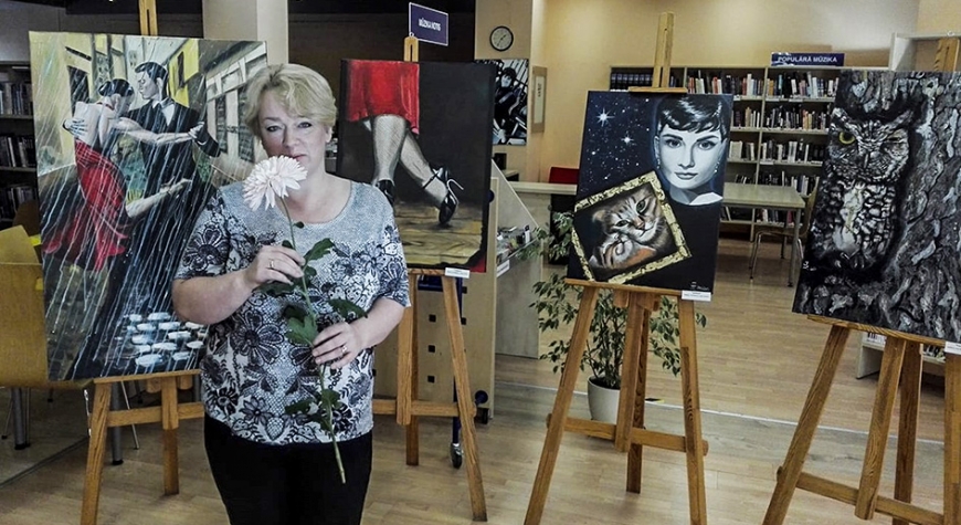 Ingu uzmundrina krāsas pašas gleznās