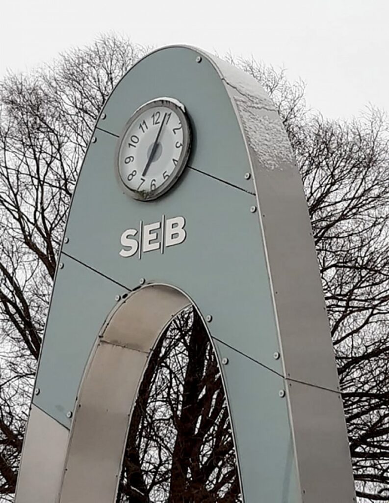 Kādēļ apstājies SEB bankas pulkstenis