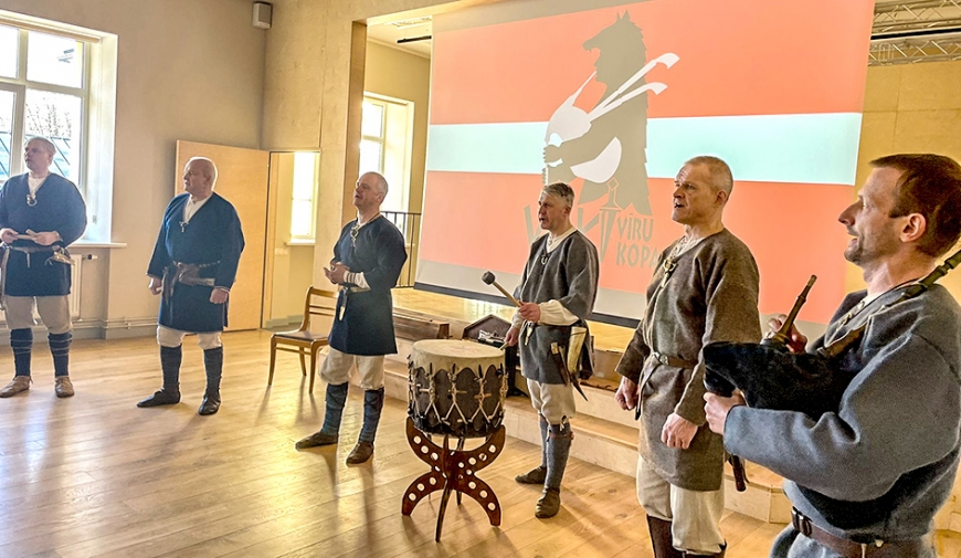 Alojas Ausekļa vidusskolā, arī Lēdurgā ar koncertlekciju viesojas vīru kopa «Vilki»