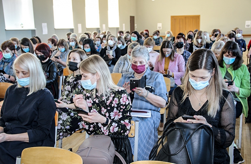 Novada skolotāji Limbažu Valsts ģimnāzijā tiekas metodiskajā dienā