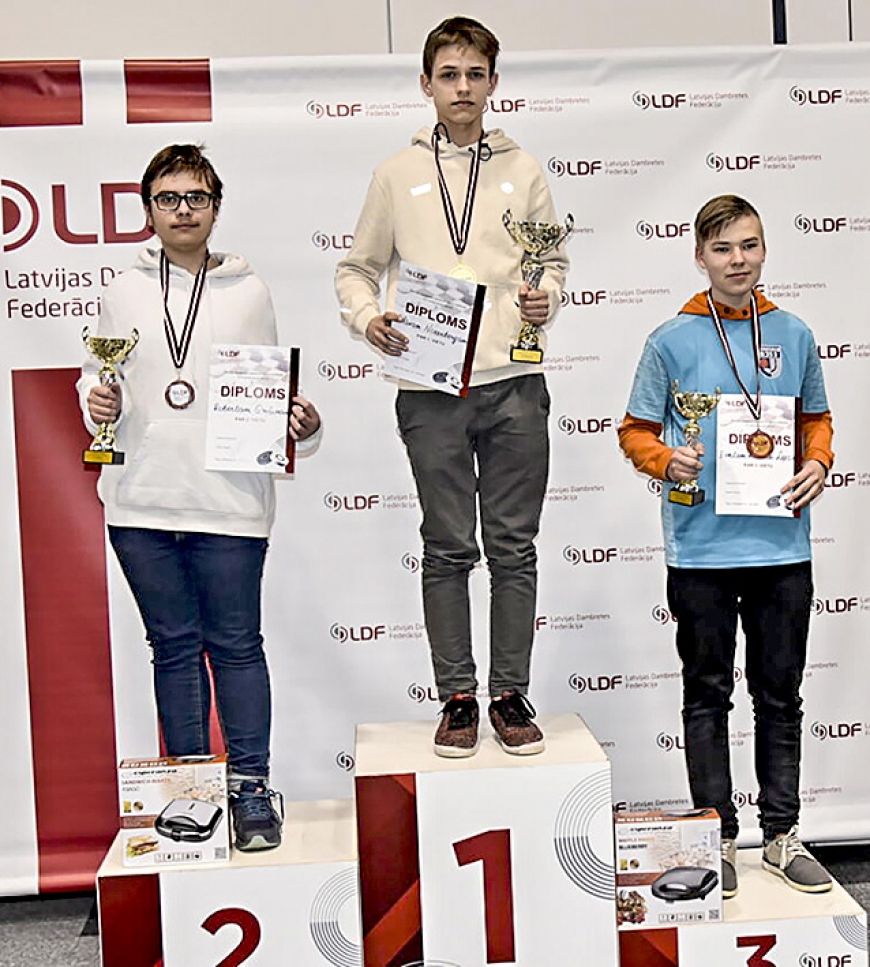 Jaunajiem dambretistiem valsts čempionāta medaļas