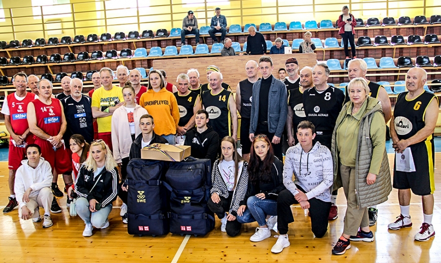 Limbažu un zviedru basketbola veterānu tikšanās – arī atbalsts ukraiņu jauniešiem