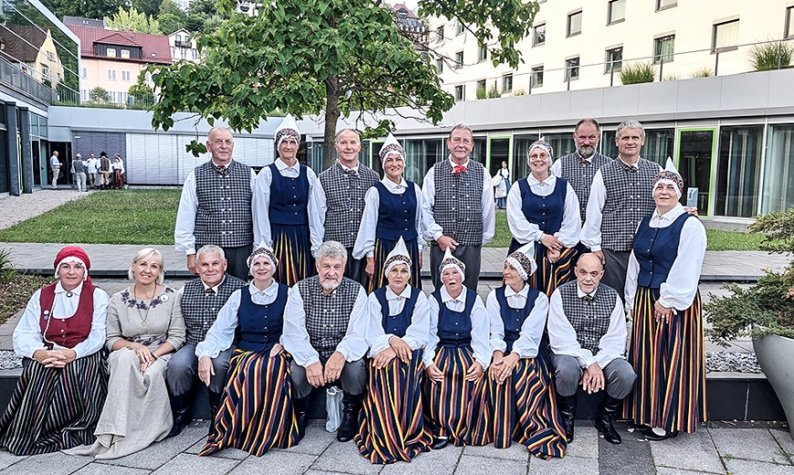 Ainažu deju kolektīvs «Raduraksti» diasporas latviešu dziesmu svētkos Eslingenā