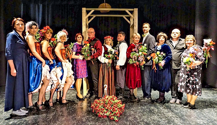 Staiceles «Fabrika» svin pirmizrādi un kopā būšanu