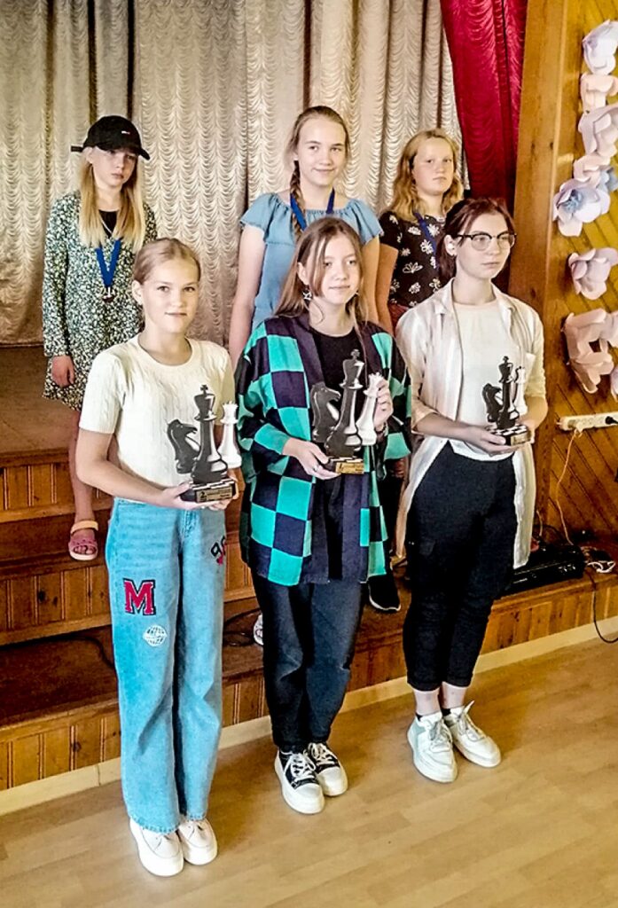 Jaunie Limbažu šahisti krāj spēles pieredzi Tilžā