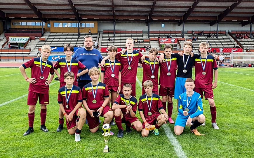 Limbažu novada sporta skolas futbolisti Somijā izcīna sudraba medaļas