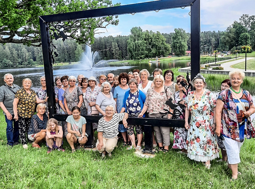 Limbažu pensionāri Pēterdienā apciemo Malēniju