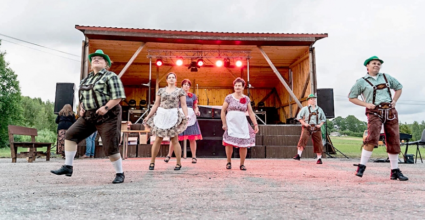Pāles pagasta svētkos gan klasiskas vērtības, gan “odziņas”
