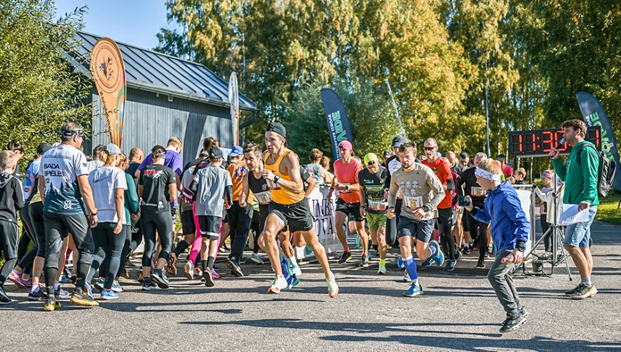 Aizvadīts tradicionālais skrējiens «Apkārt Lielezeram»