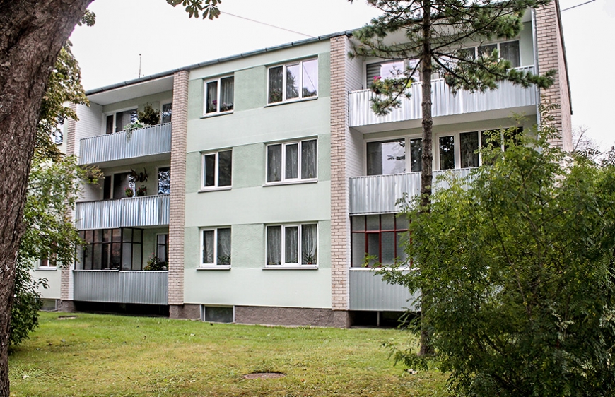 Māja Cēsu ielā 13a pirms taupības sezonas sakārtota