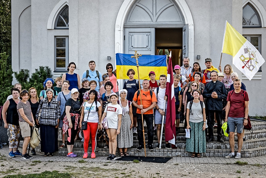 Paradīze ir arī viens mirklis miera. Svētceļojums Limbaži–Igate svelmainajā 27. augustā