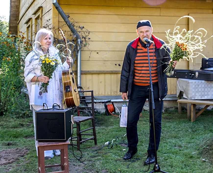 «Rumbiņos» jauka dzejas pēcpusdiena