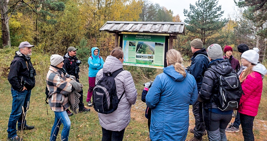 Pārgājienā iepazīst randu pļavu augus un putnus
