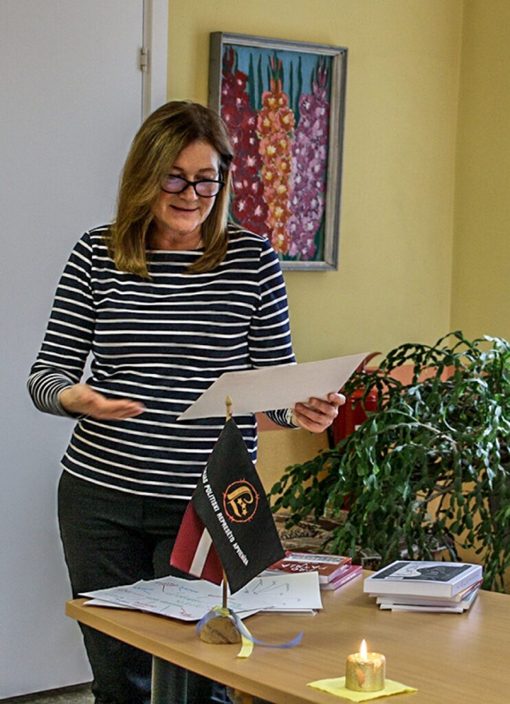 Politiski represētie Limbažos atzīmē Valsts valodas dienu