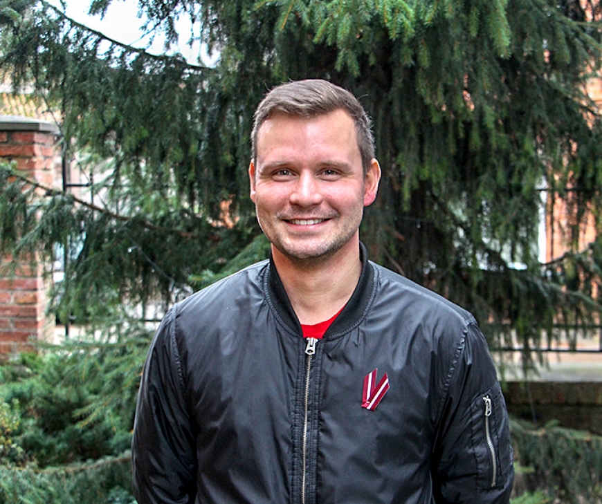 Jānis aicina uz dzīvi raudzīties pozitīvi