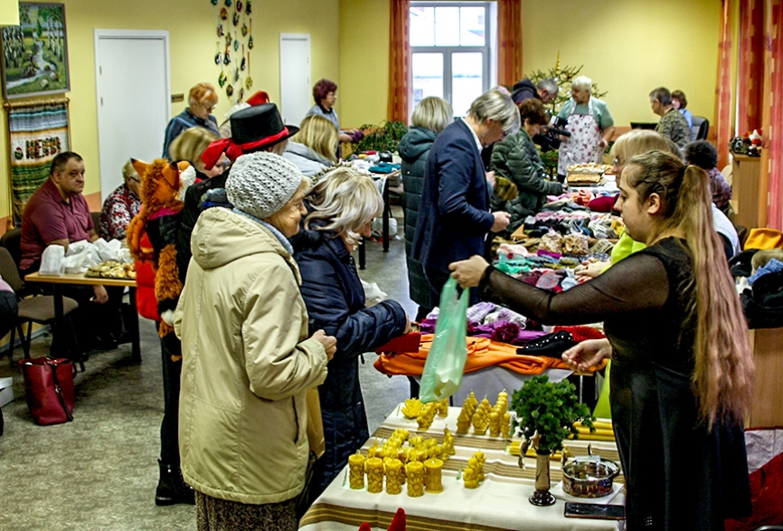 Satikšanās prieks labdarības tirdziņā Dienas centrā Limbažos