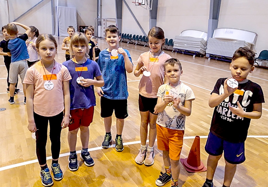 Vidrižu bērni sporto kopā ar lēdurdziešiem