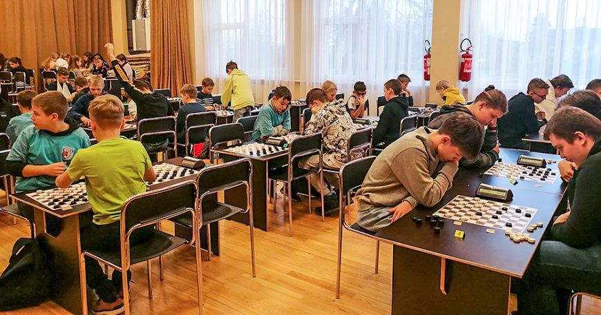 Liepupē aizvadītas tradicionālās Latvijas skolēnu sporta spēles dambretē