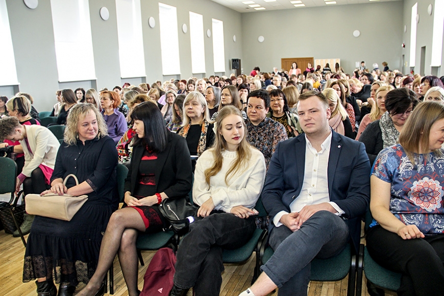 Limbažu Valsts ģimnāzijā pulcējas pedagogi uz konferenci par tekstpratību