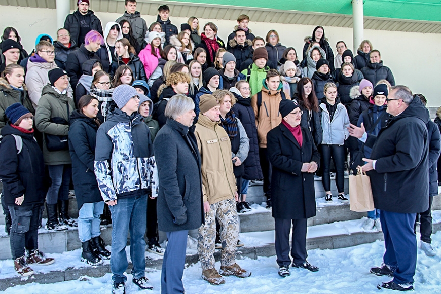 Valsts prezidents jauniešiem novēl izprast aizsardzības mācības jēgu