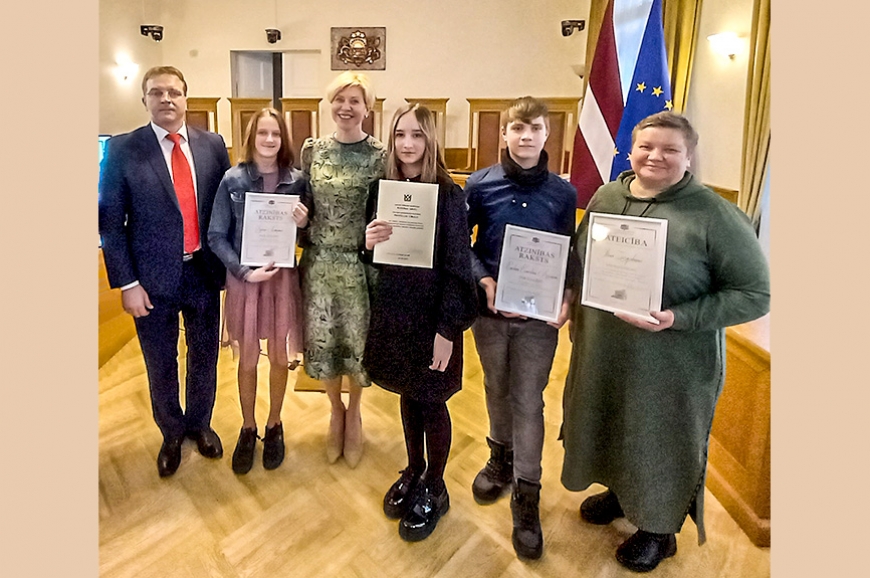 Viļķenes un Umurgas skolēniem – apbalvojumi Satversmes tiesas rīkotajā konkursā