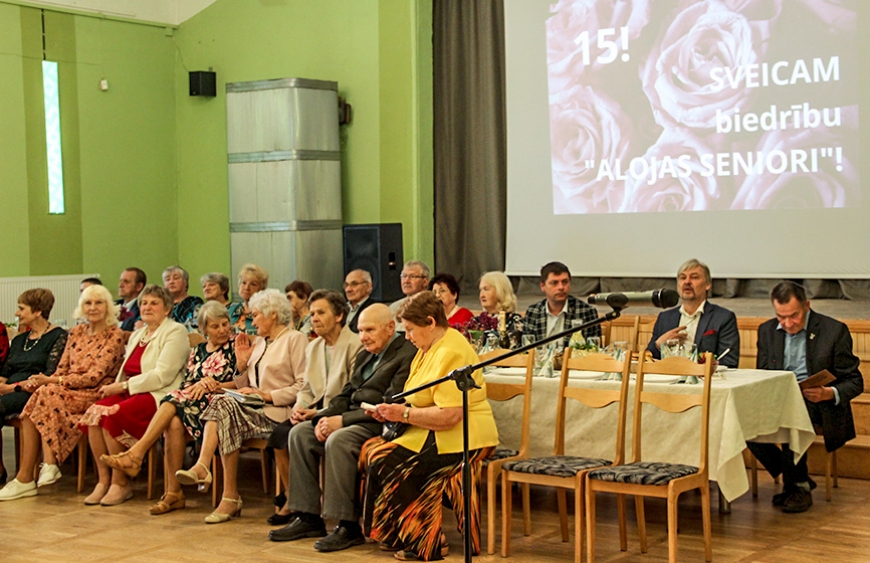 Alojas pensionāru biedrībai 15
