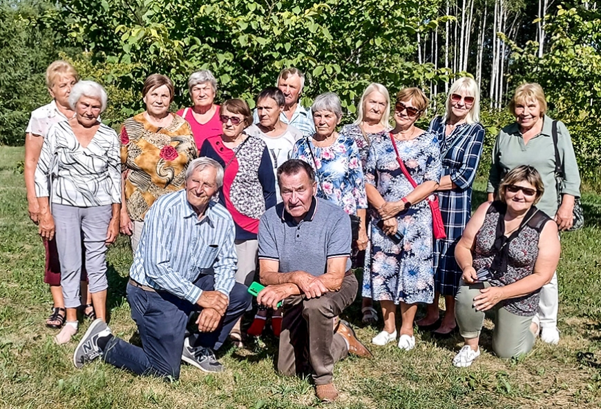 «Alojas seniori» iepazīst Koknesi un apmeklē Likteņdārzu