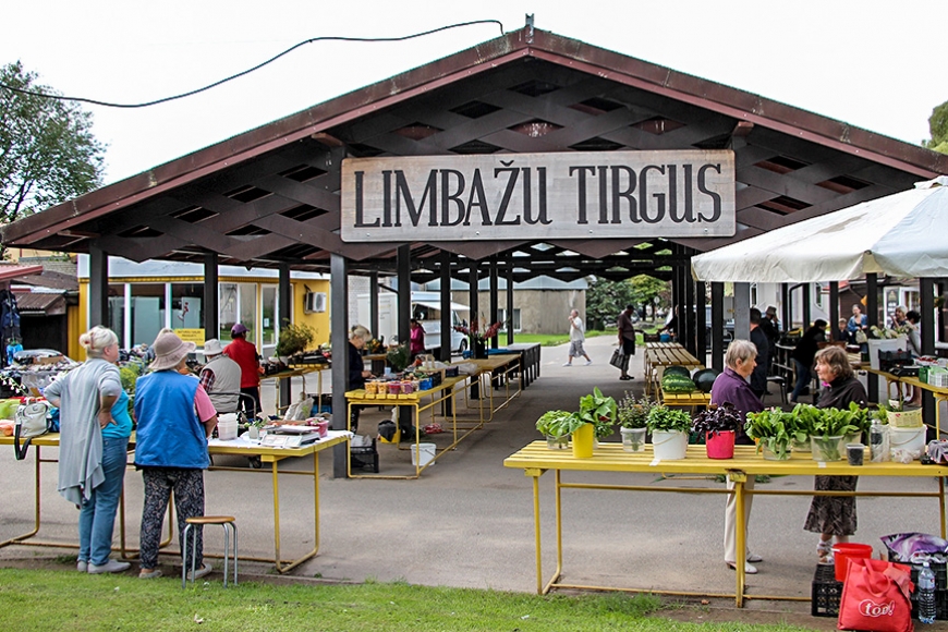 Limbažu tirgū arī vietējie arbūzi un pirmās brūklenes