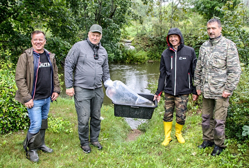 Svētupes zivju resursi papildināti ar vienvasaras strauta forelēniem