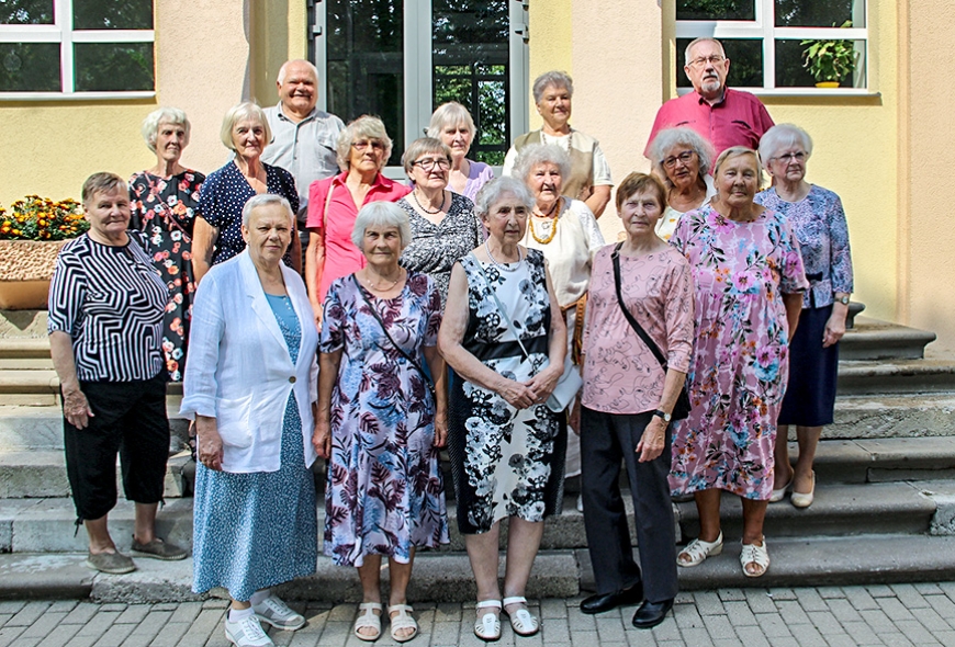Tikšanās 60 gadus pēc sava vidusskolas izlaiduma