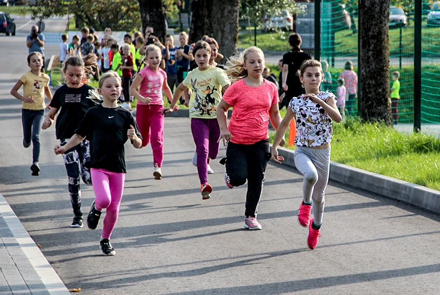 Rudens skrējienā «Limbažiem 800» – teju 700 mazo dalībnieku