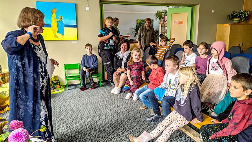 Staiceles bibliotēkā tikšanās ar dzejnieci Maiju Laukmani