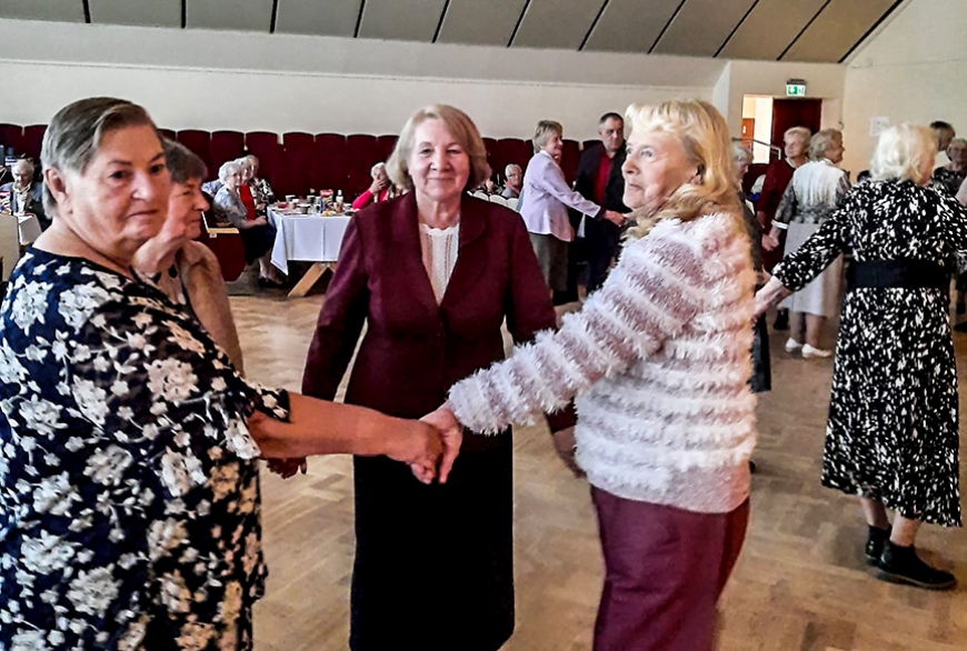 Lielā rudens balle jeb senioru “cāļu skaitīšana” Limbažos