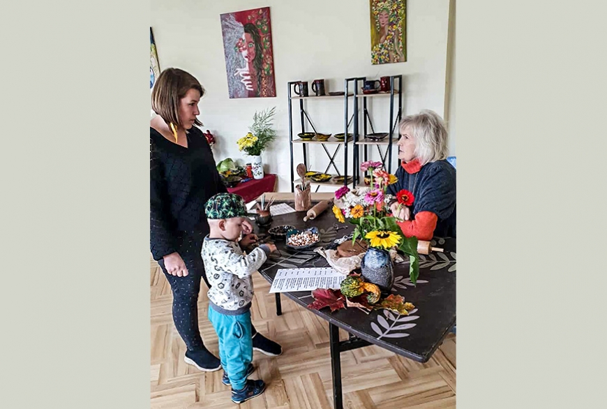 «Melngaiļa sētā» Igatē svinēja latviešu gadskārtu svētkus – Miķeļdienu